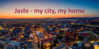 photo and name of the project Jaslo - my city, my home, photo of the setting sun overlooking the town square and Mount Liwocz