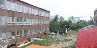 Zniszczony budynek szkoły