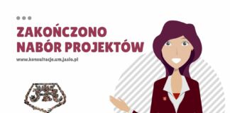 Baner, wskazująca postać, kobieta na napis, zakończono nabór projektów www.konsultacje.um.jaslo.pl Jasielski Budżet Obywatelski 2023.