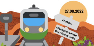 pociąg na torach, po rawej stronie na tablicze data 27 sierpnia i napisy Kraków oraz MIedzynarodowe Dni Wina w Jaślee