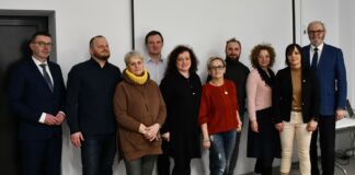 Przedstawiciele I kadencji Miejskiej Rady Działalności Pożytku Publicznego w Jaśle wraz z Burmistrzem Miasta Jasła