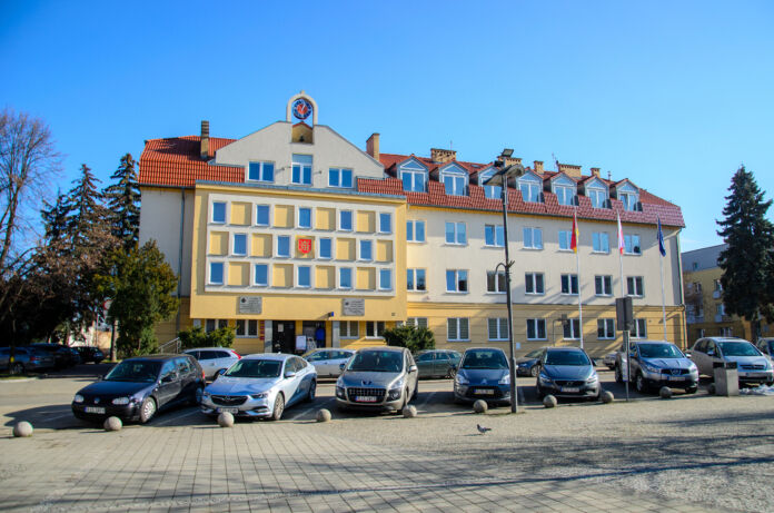 front budynku urzędu miasta w Jaśle.