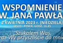 napis: Wspomnienie Św. Jana Pawła II 2 kwietnia 2023 r. Jasło, rynek miejski