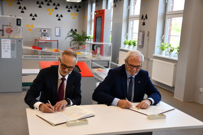 podpisanie umowy pomiędzy Miastem Jasłem a Instytutem Fizyki